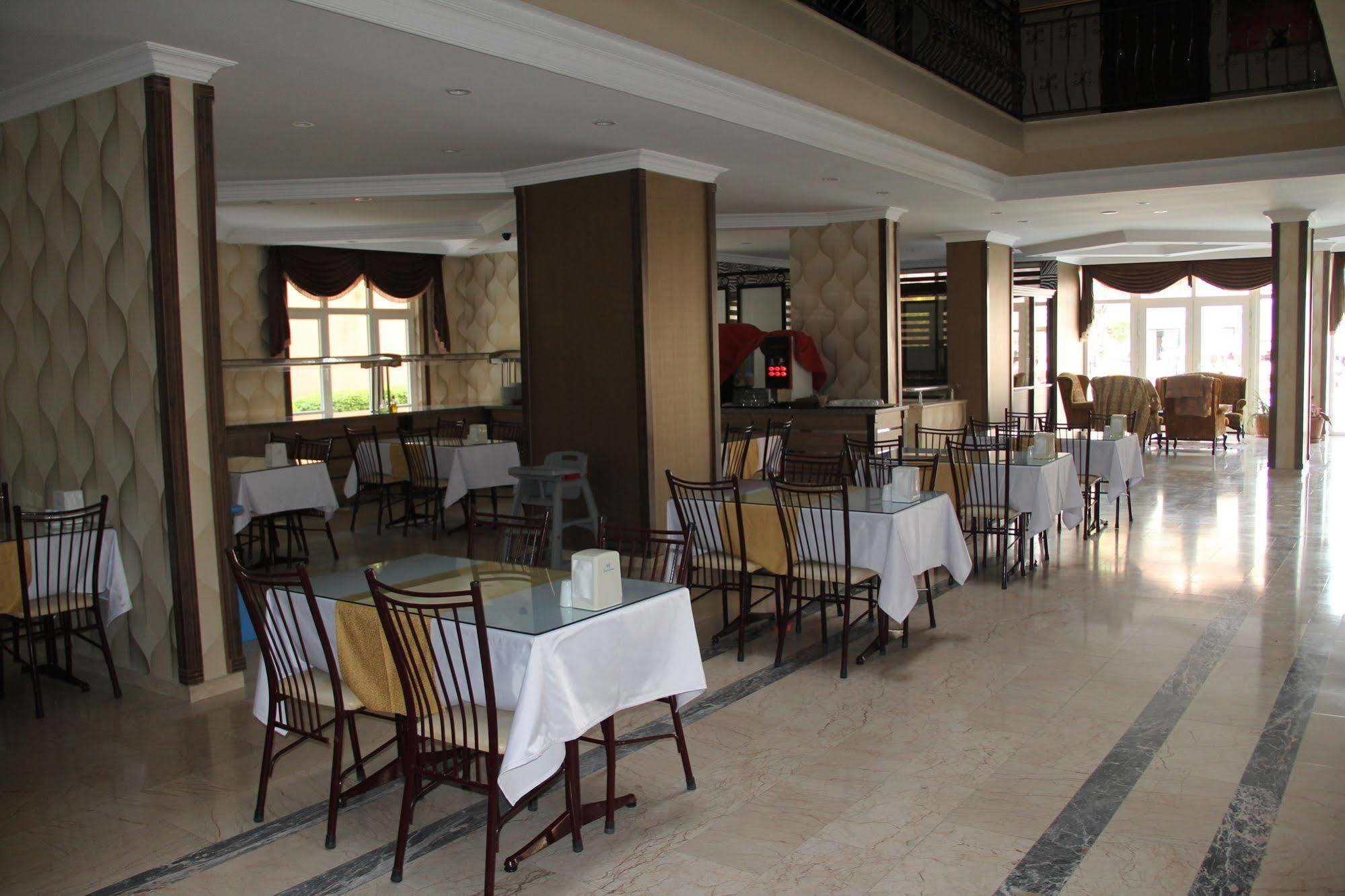 Hotel Club Dorado 3*