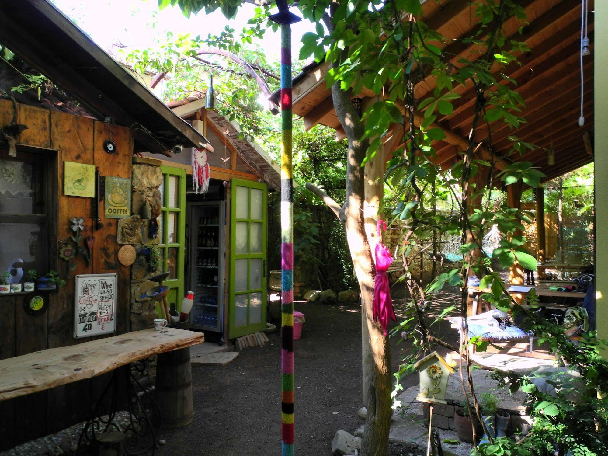 Daphne House