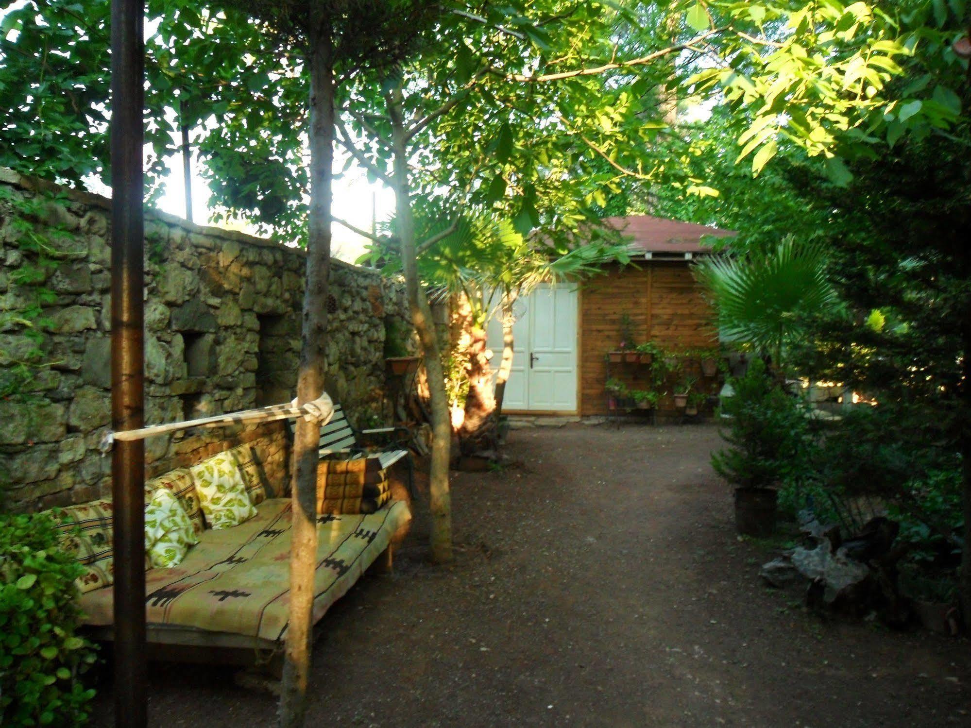 Guest house Daphne House 2*