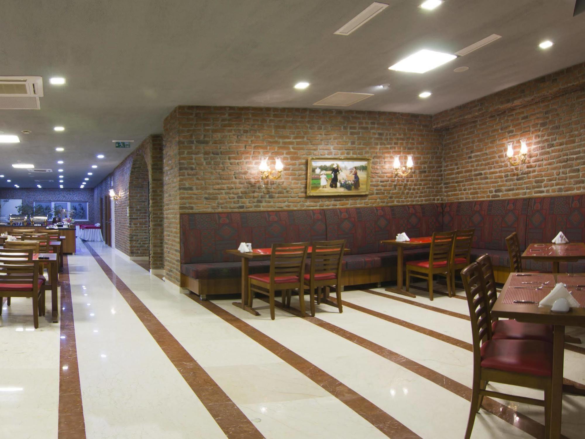 Aprilis - Special Category 4* Istanbul