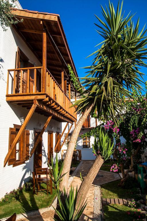 Hotel Courtyard