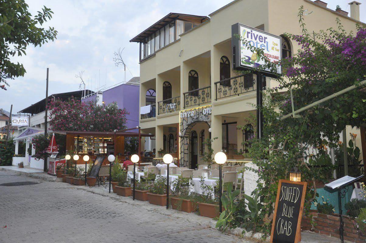 River Hotel 3*