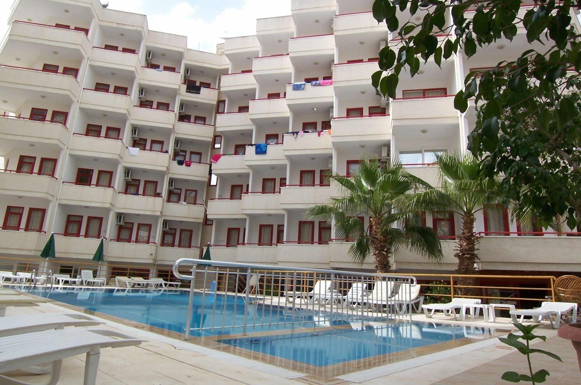 Aparthotel Semiz