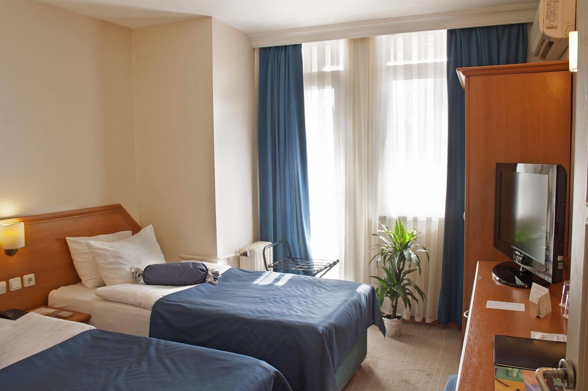 Artur Hotel 3*