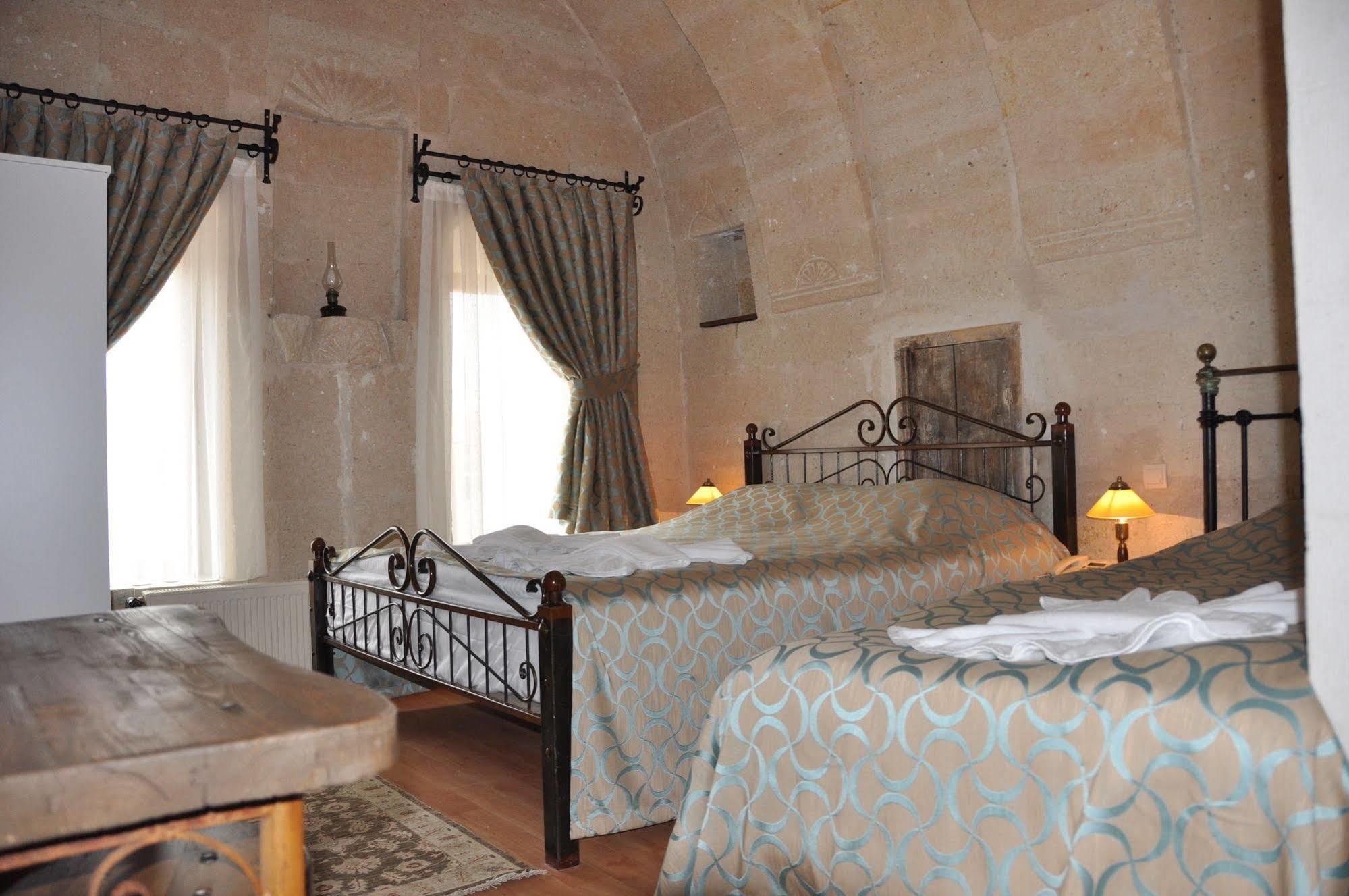 Nomads Cave & Rooftop 2*