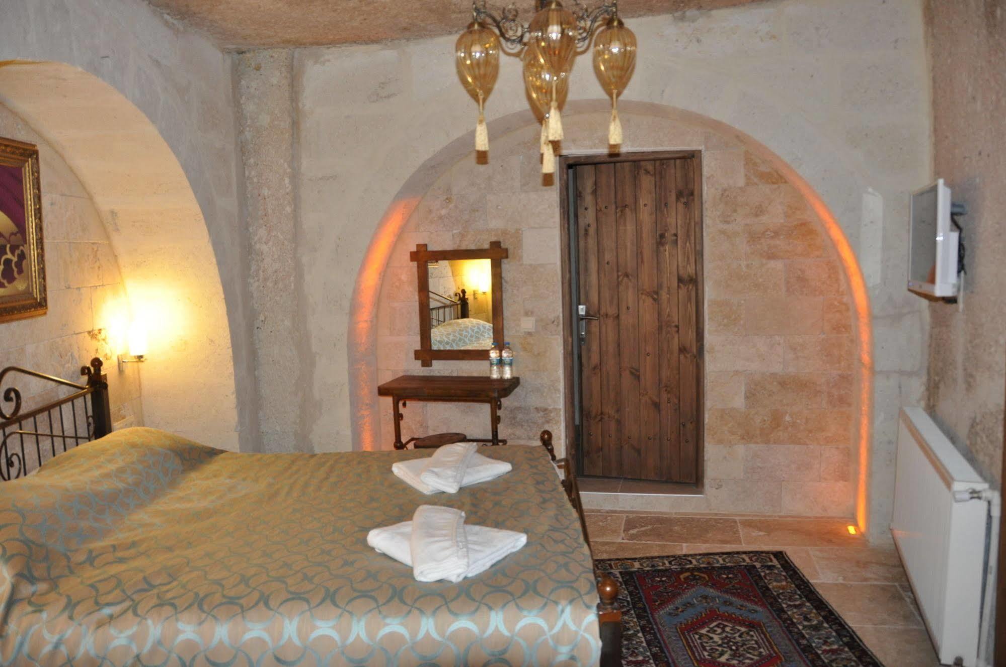 Nomads Cave & Rooftop