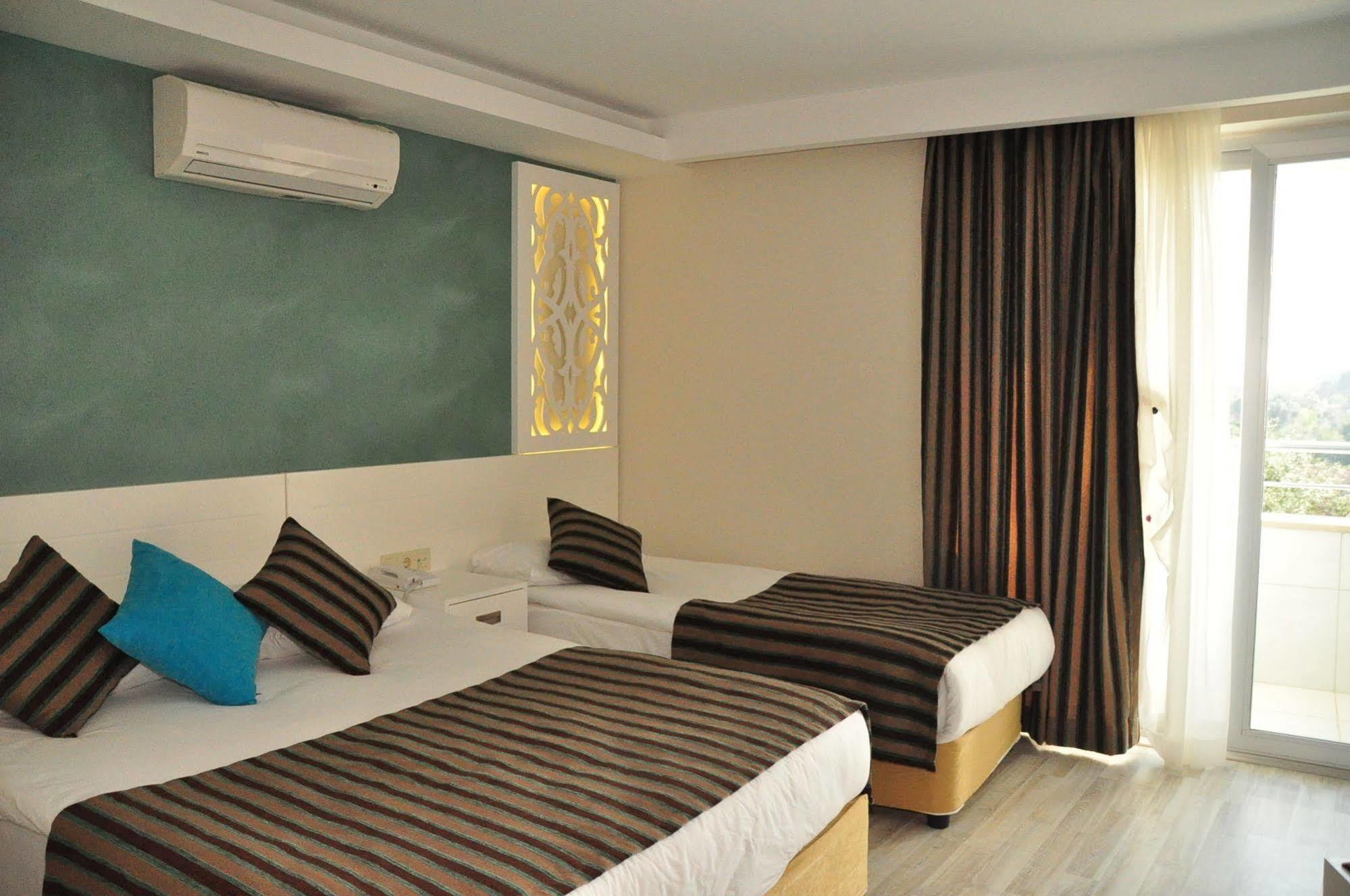 Hotel Aura Boutique Side