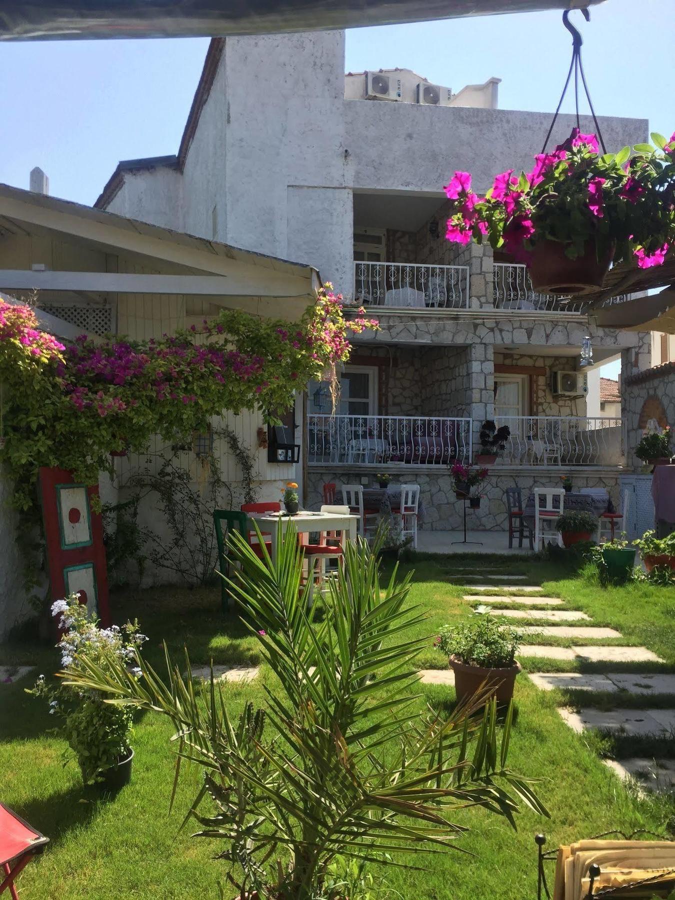 Sari Gelin Alacati