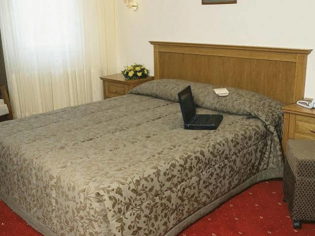 Central Hotel Hotel 4*