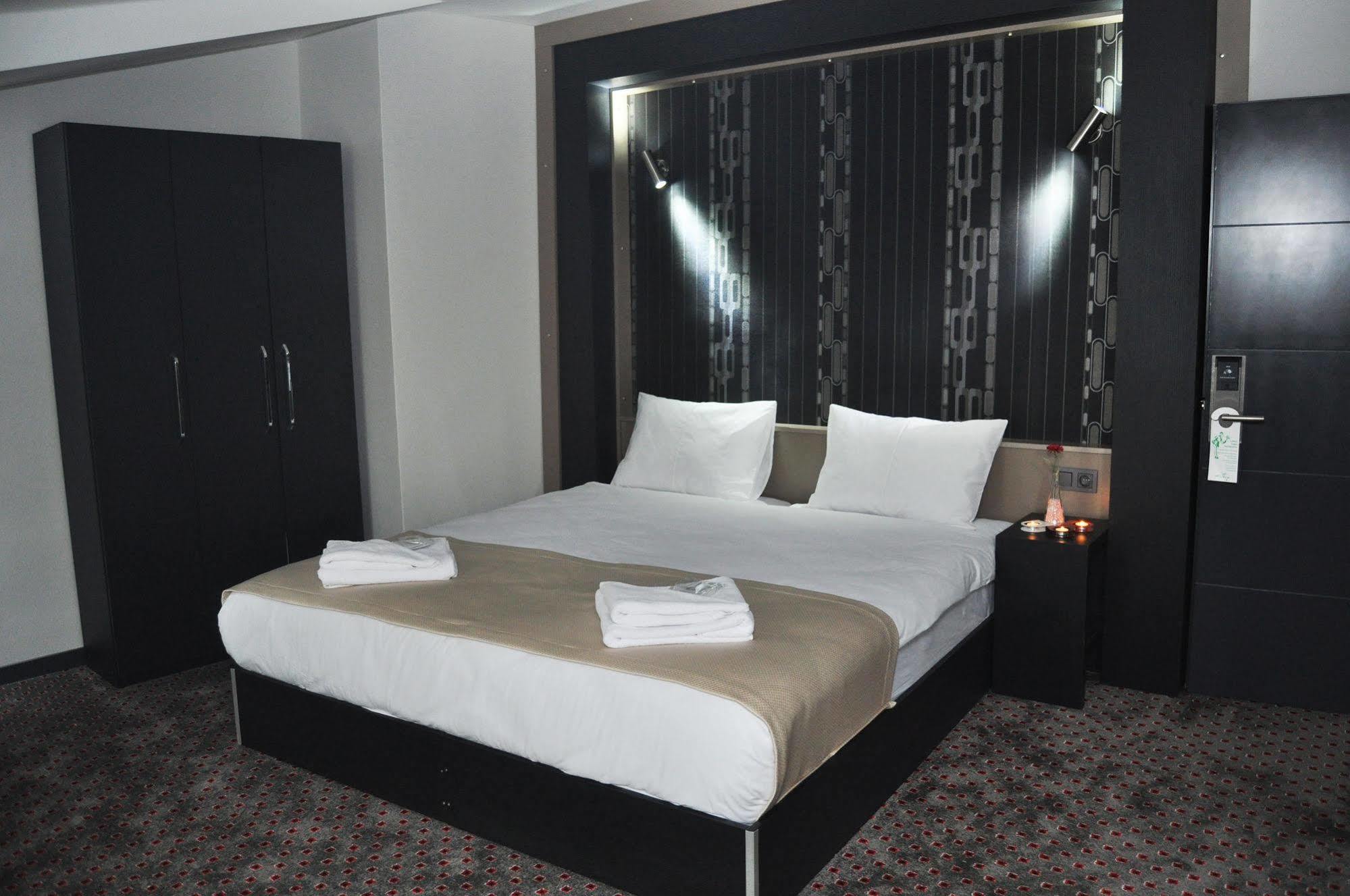 Royal Ramblas Hotel