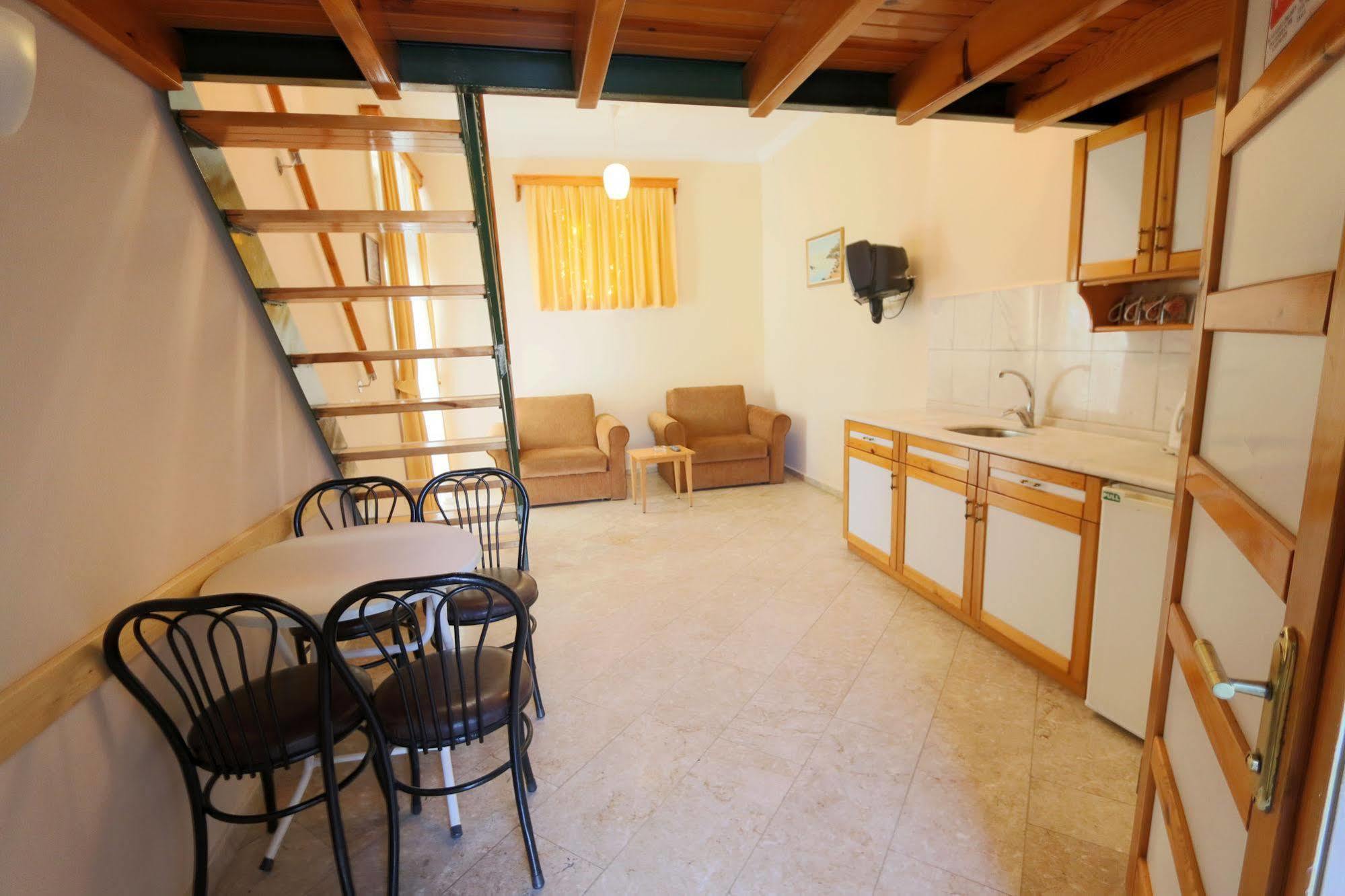 Aparthotel House 3*