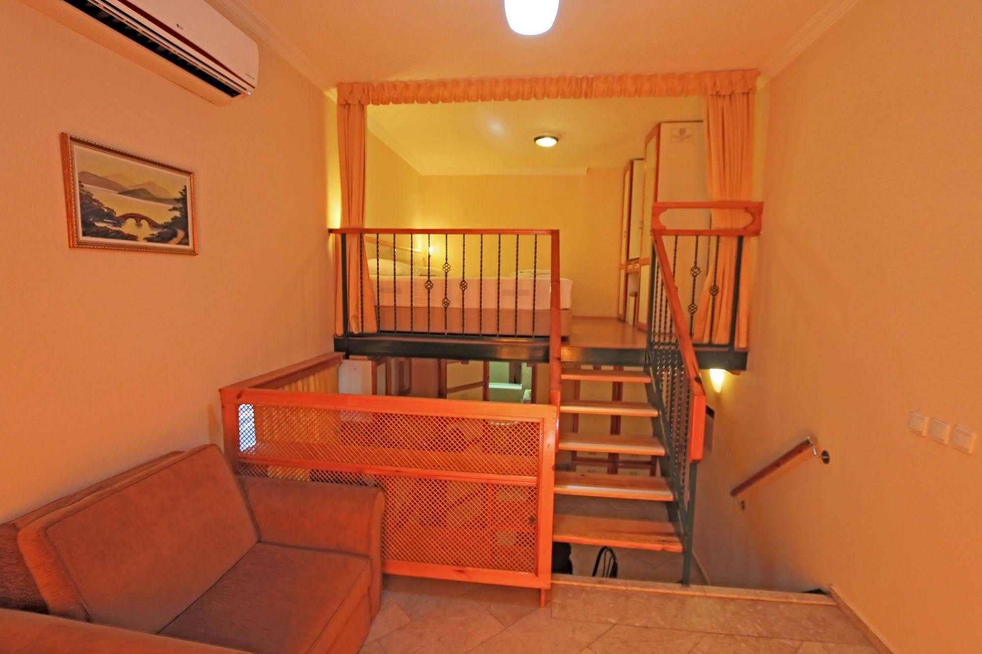 Aparthotel House