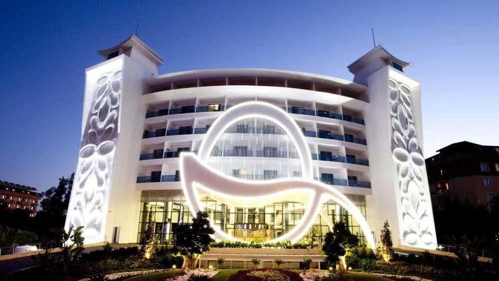 Q Premium Hotel 4*