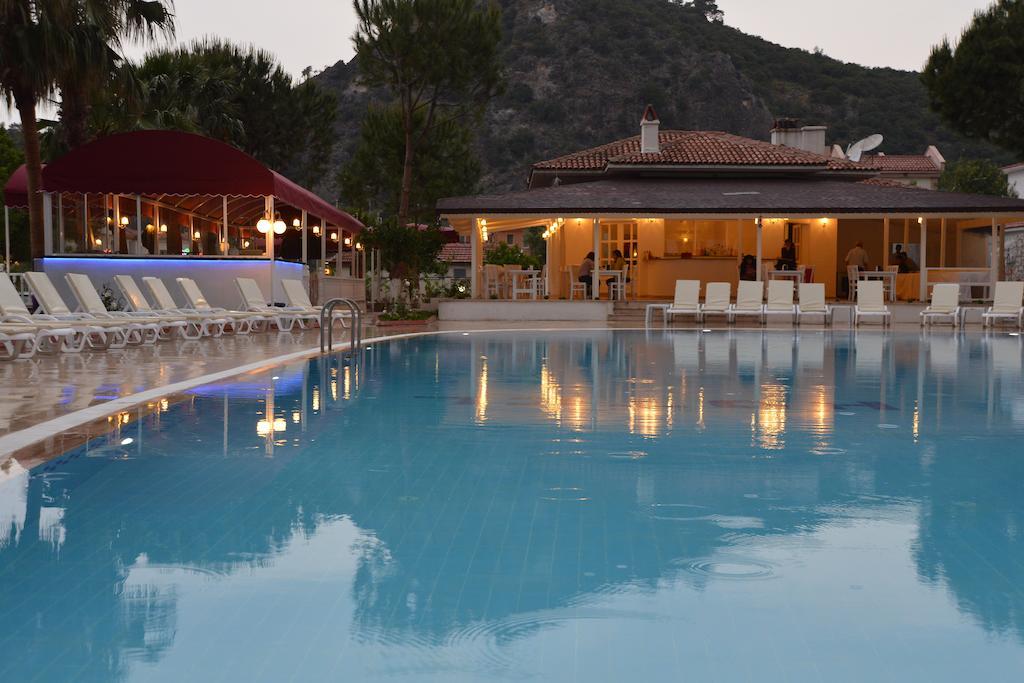 White Hotel 3*