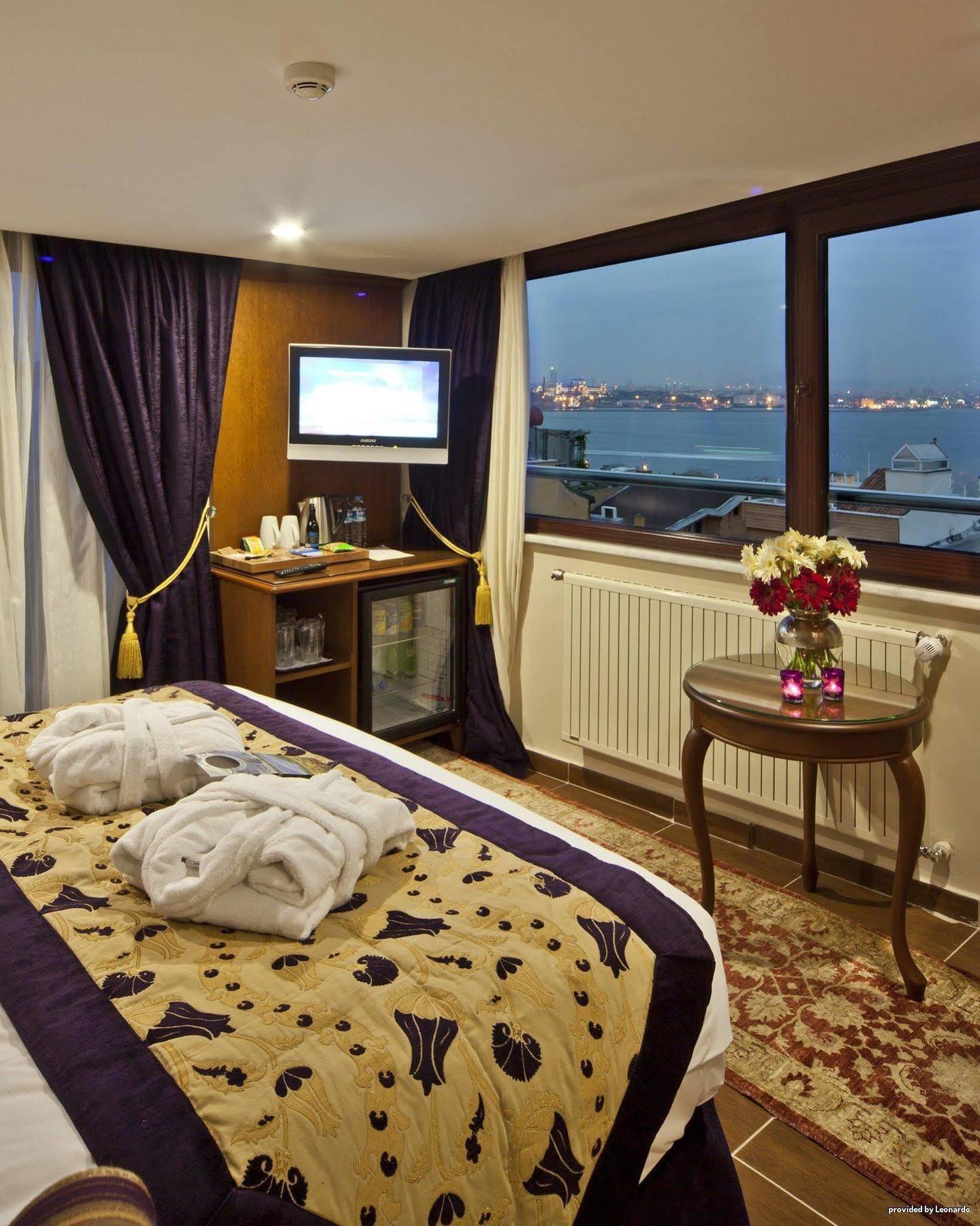 Glk Premier Acropol & 4*