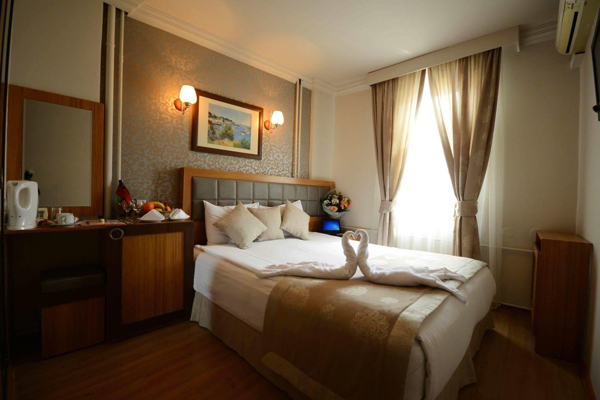 Anzac Hotel 3*
