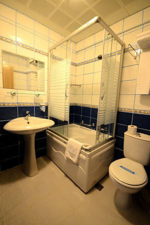 Anzac Hotel 3*
