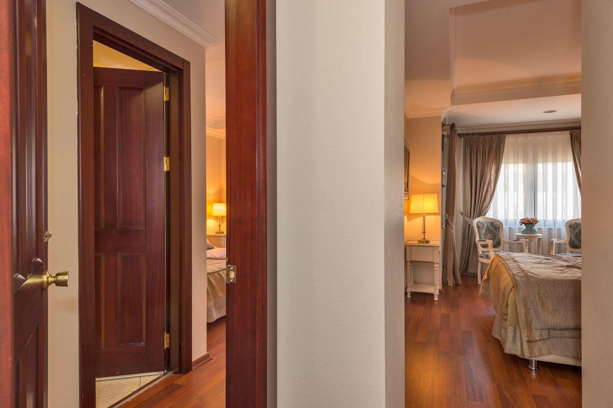 Daphne Hotel 4*