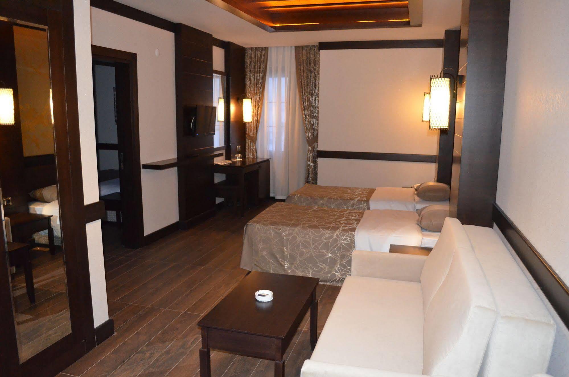 White Park 3*