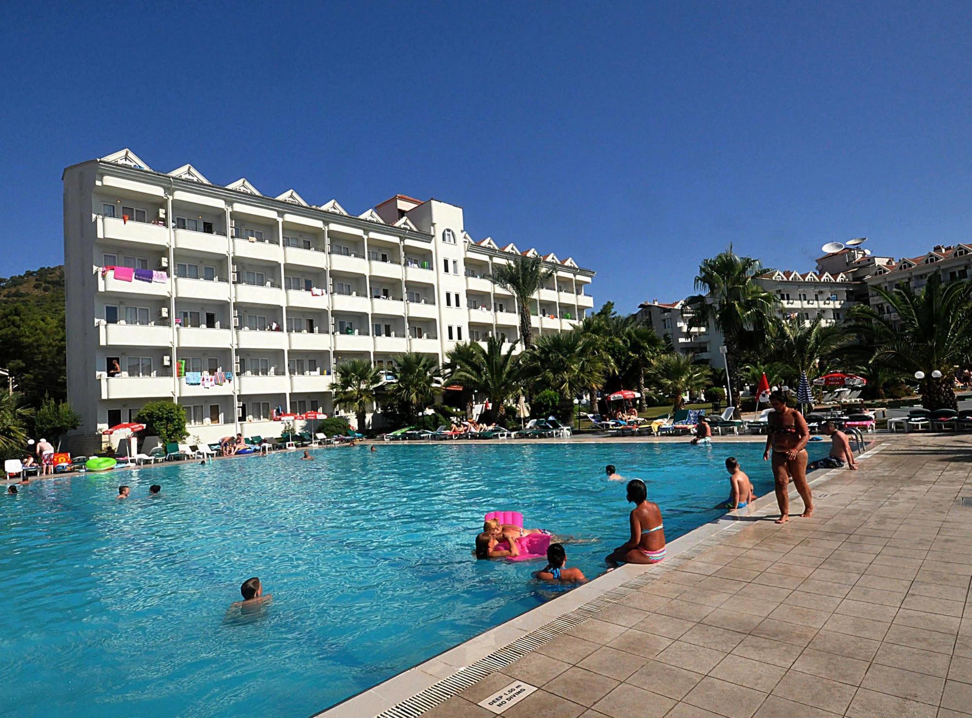 Hotel Club Pineta 3*