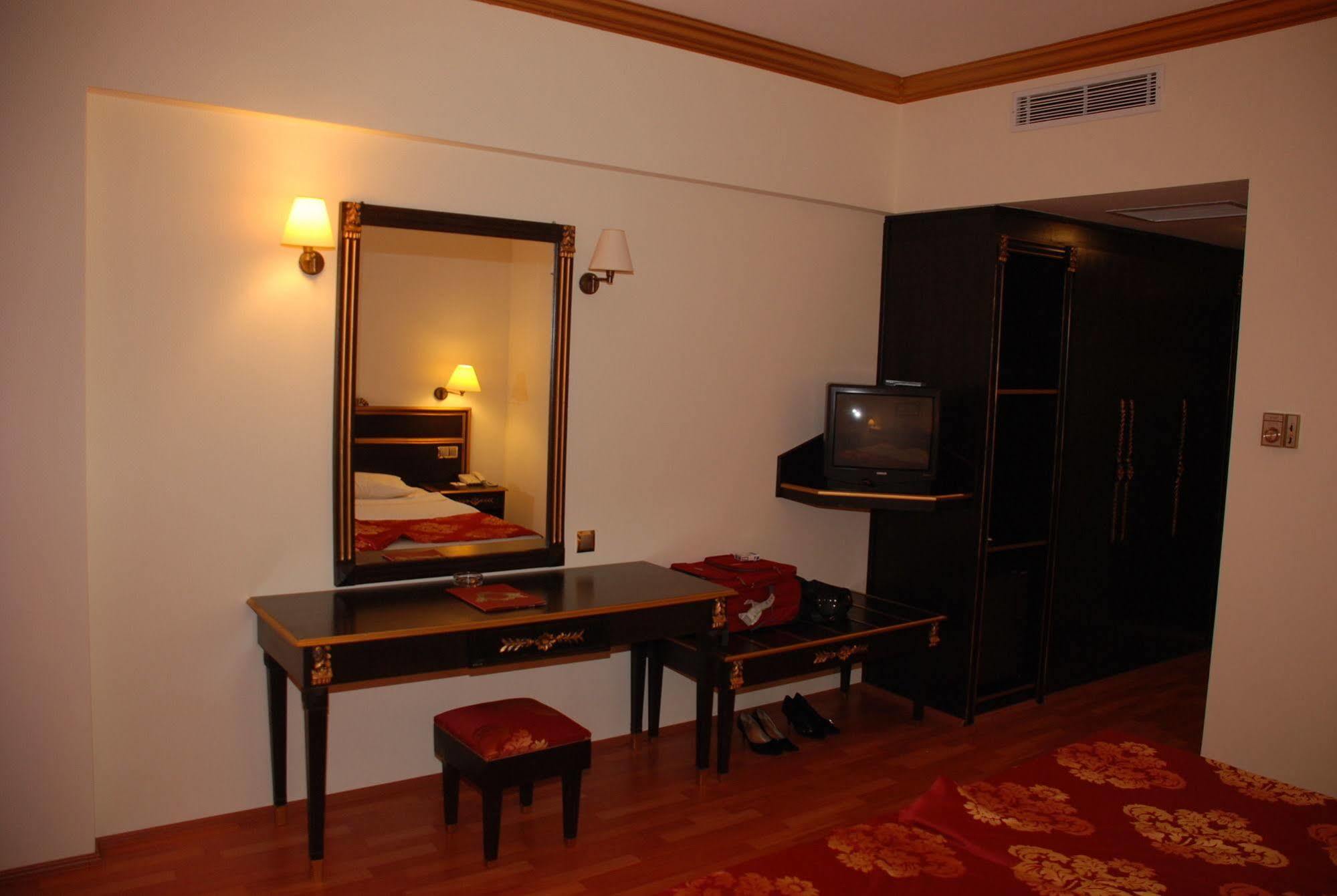 Hotel Cesars Side