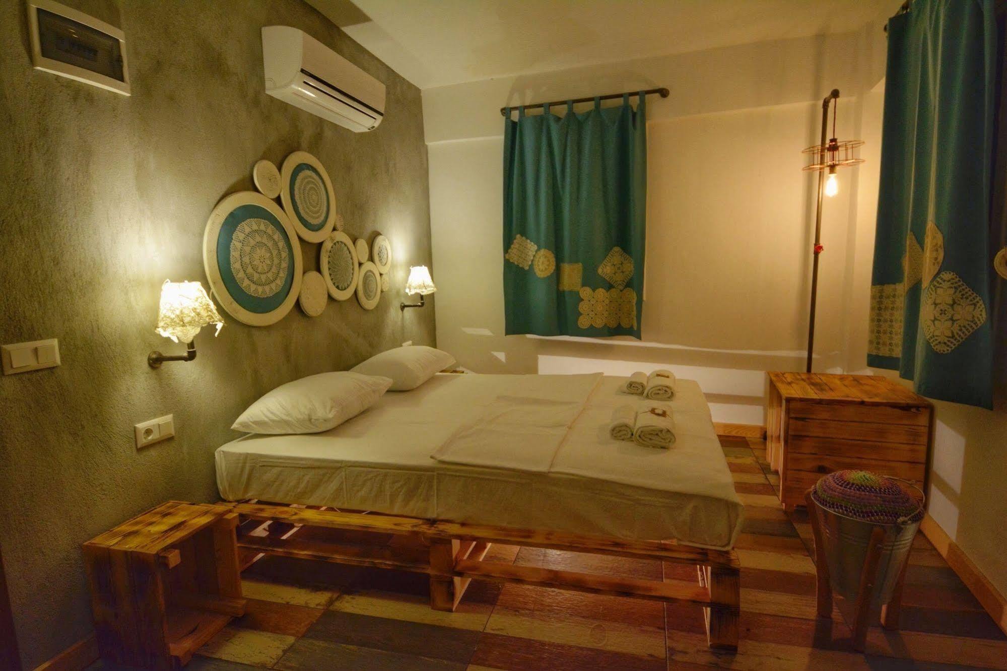 8 Homestay