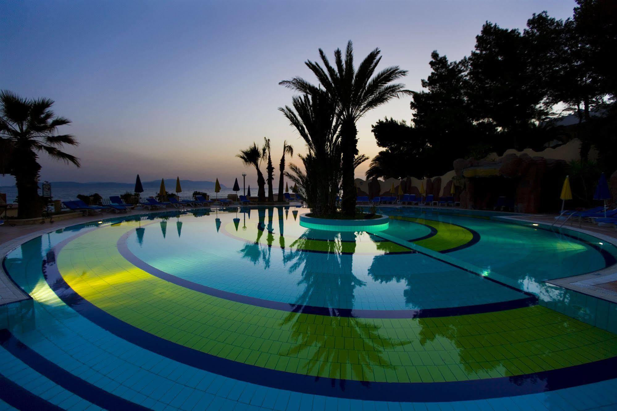 Fantasia Deluxe Hotel 5*