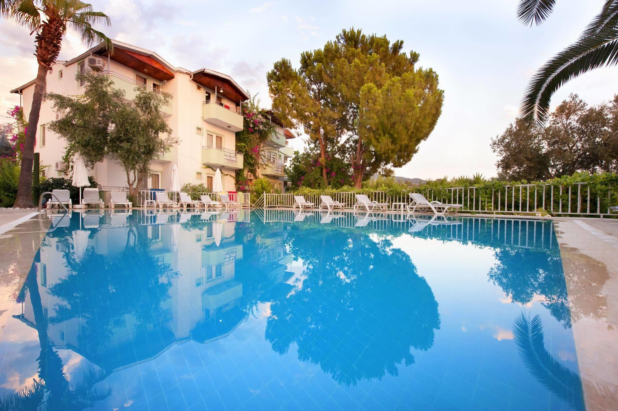 Golden Lighthouse Hotel 2*