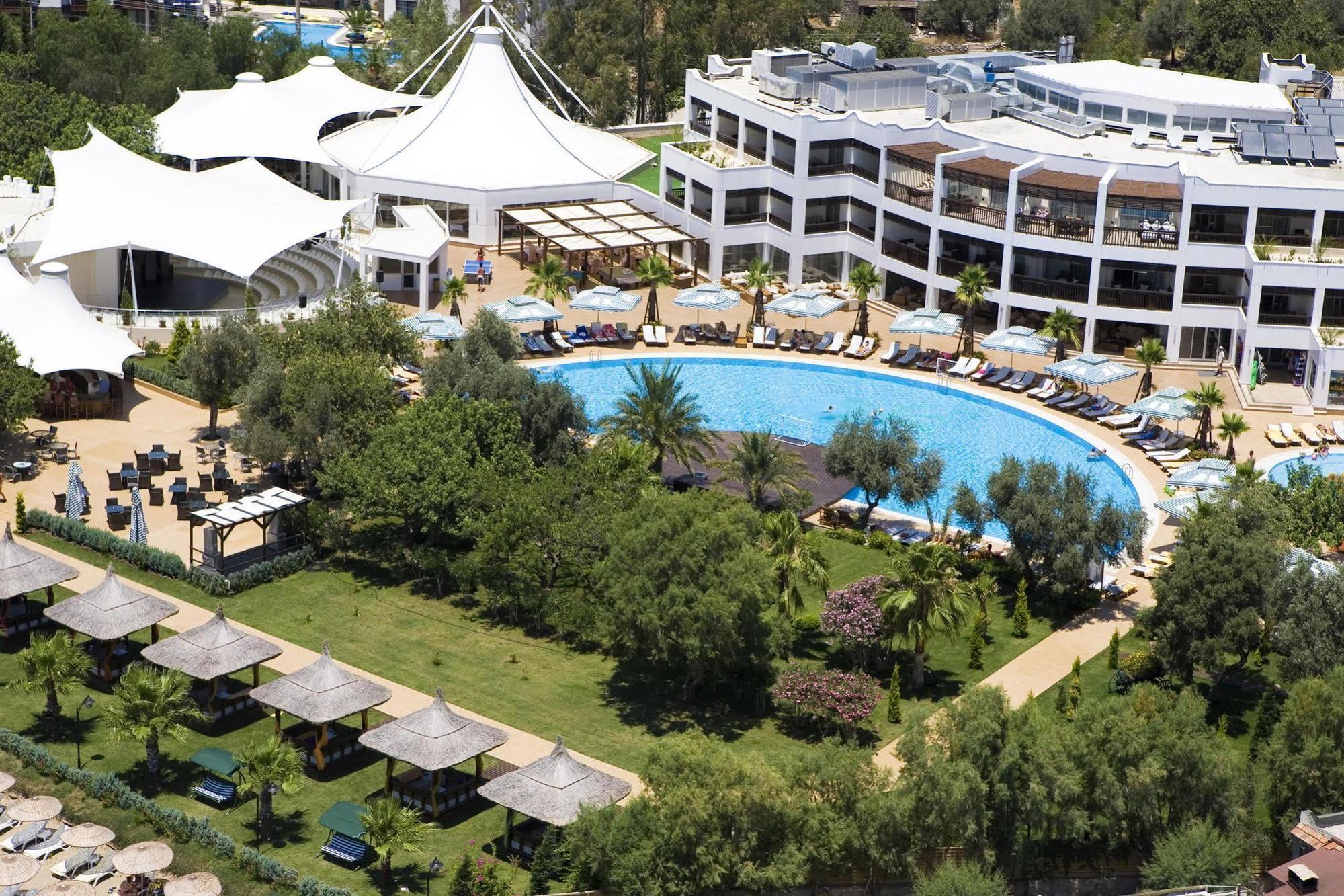 Latanya Park 4*