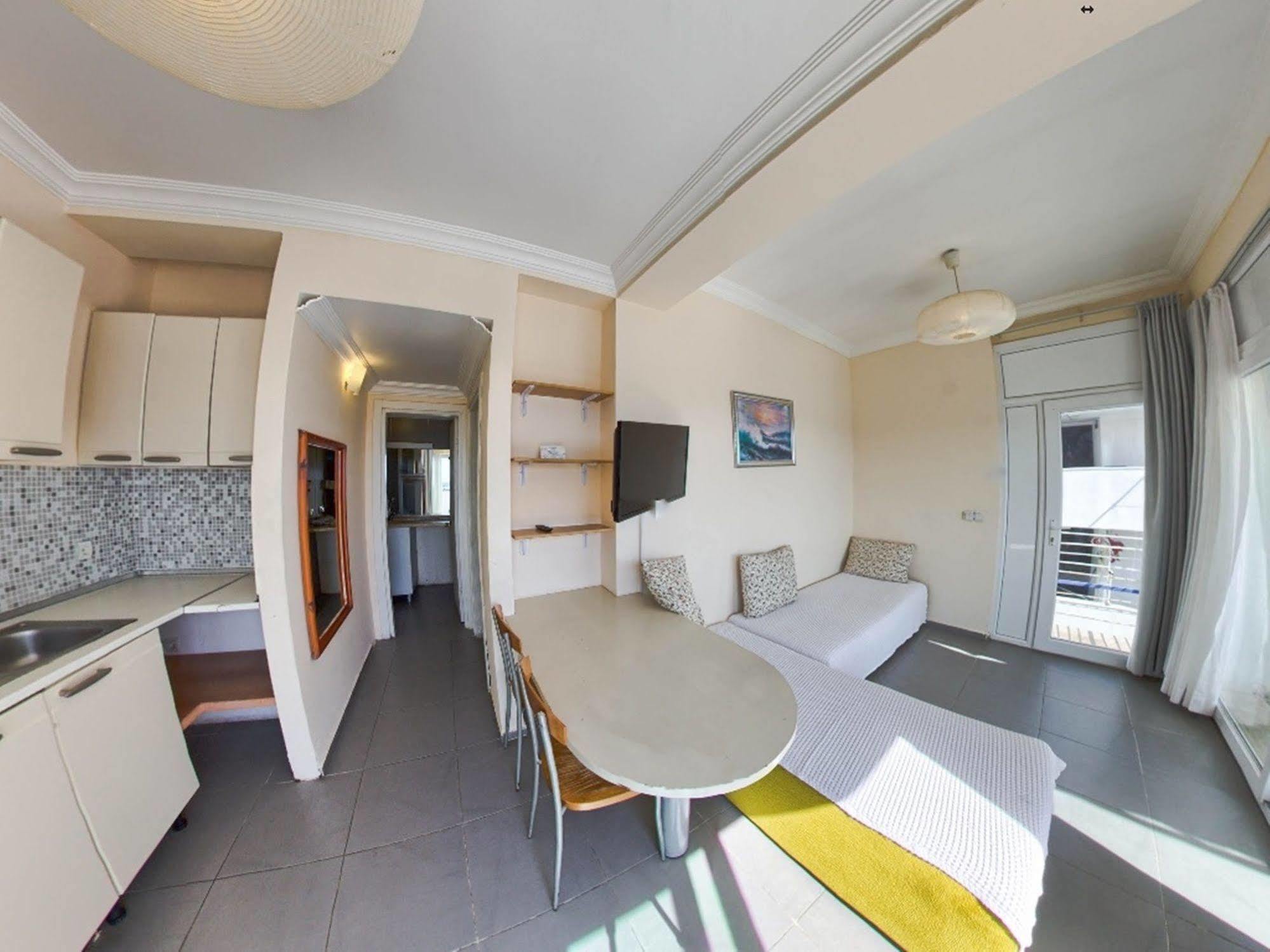 Sky Vela & Hotel 3*