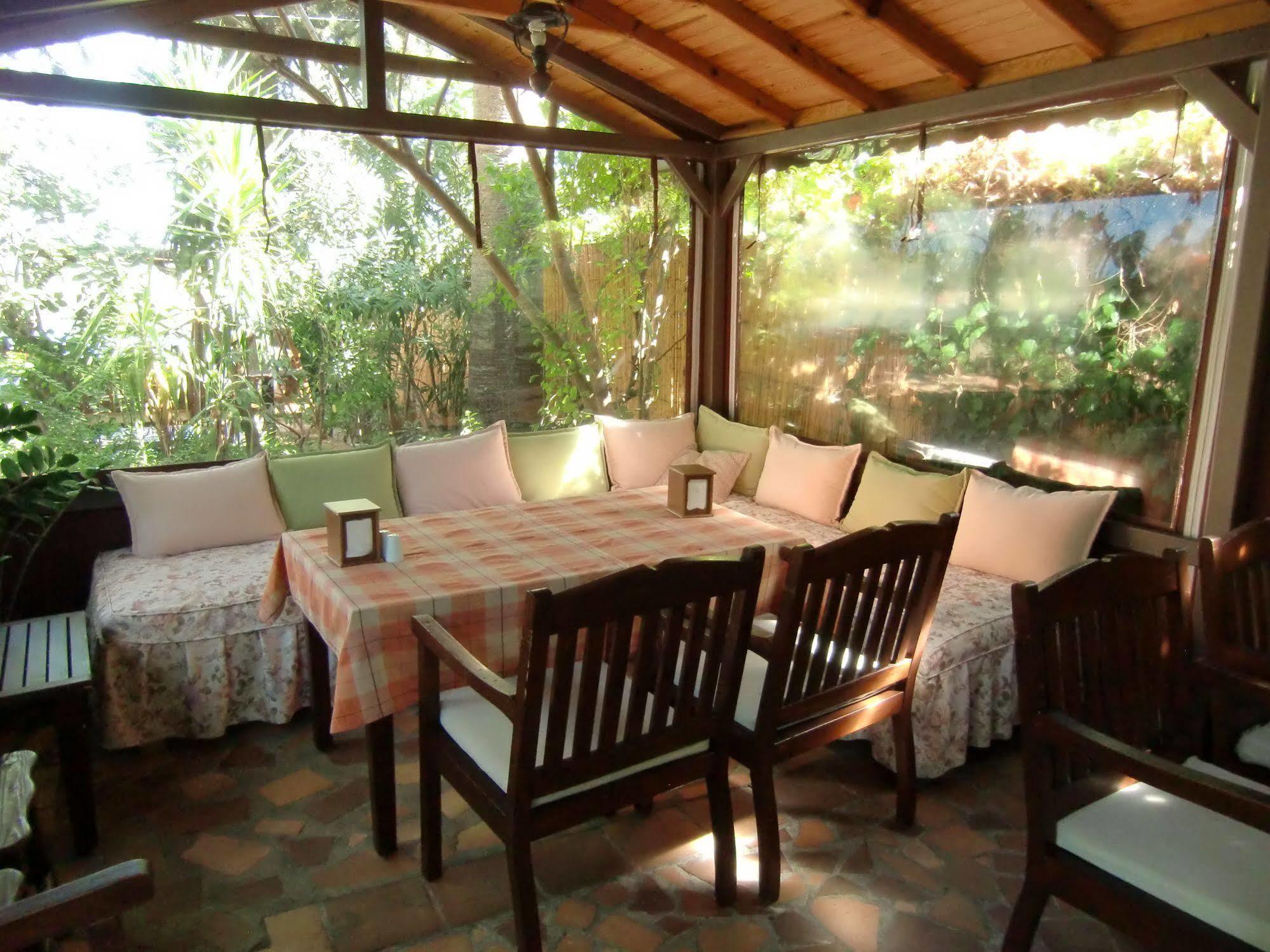 Happy Caretta Guest house