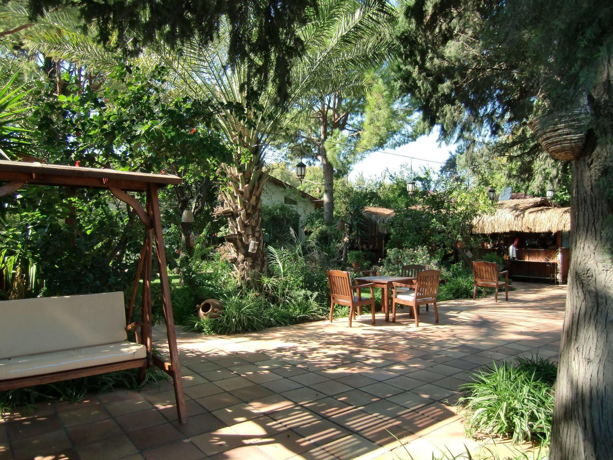 Happy Caretta Guest house 3*
