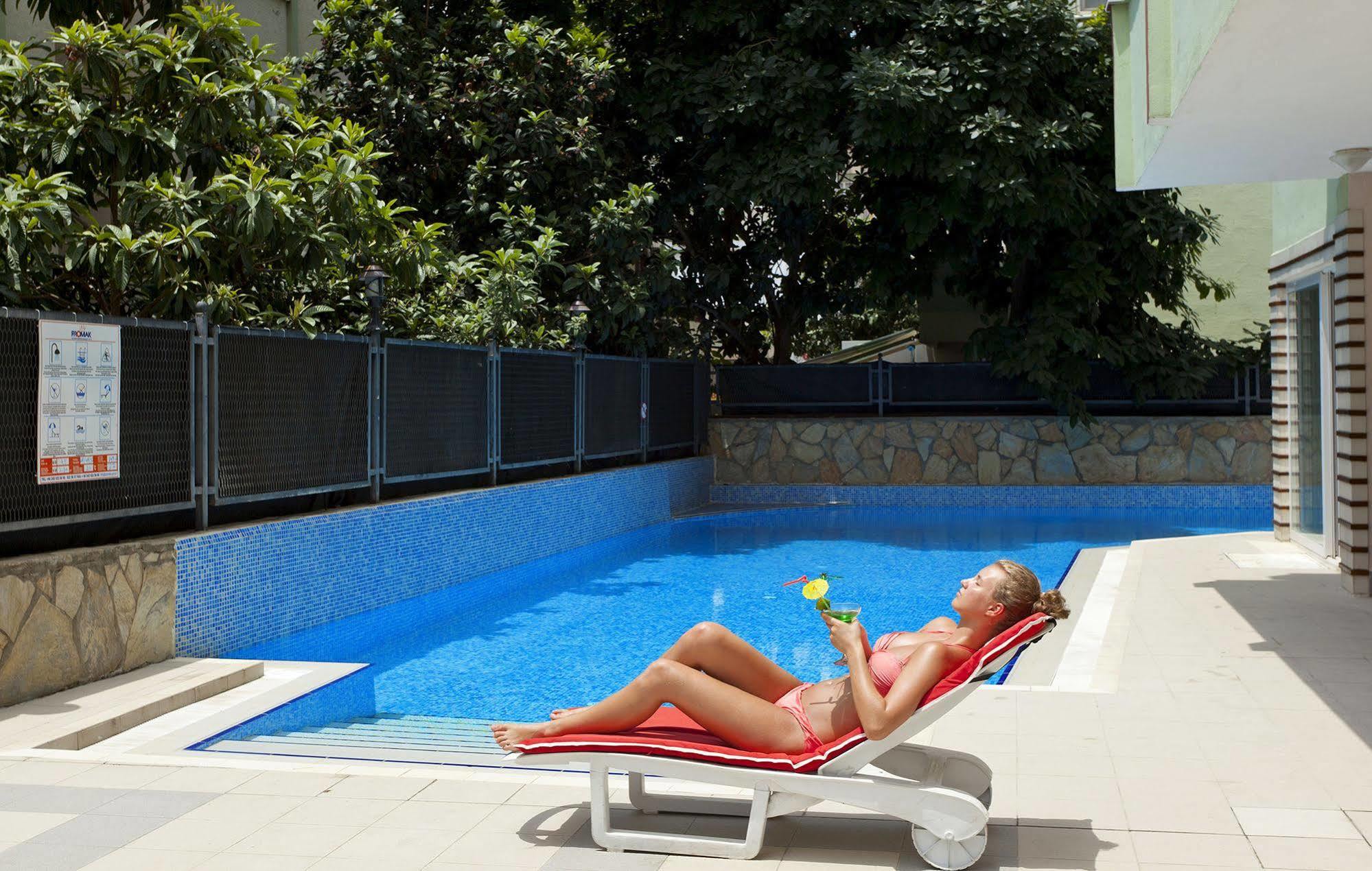 Aparthotel Royalisa 3*