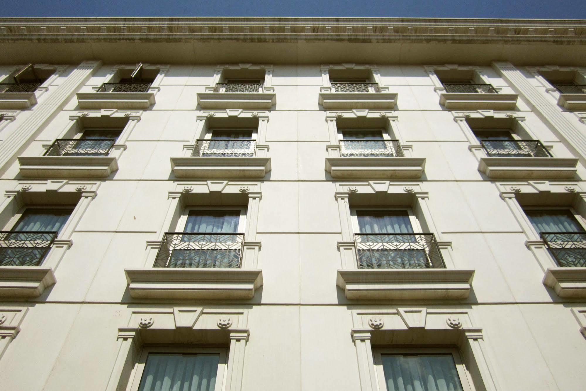 Halifaks Hotel 4*