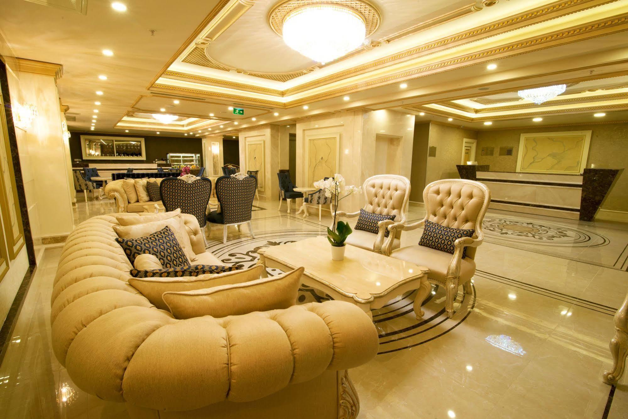 Hotel Halifaks 4*
