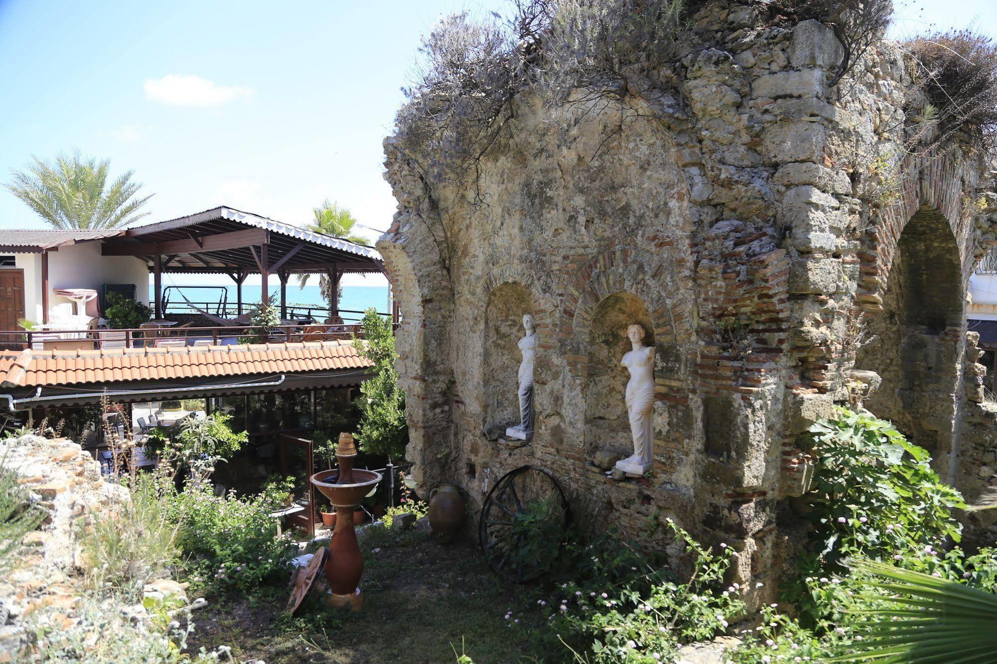 Hotel House Side