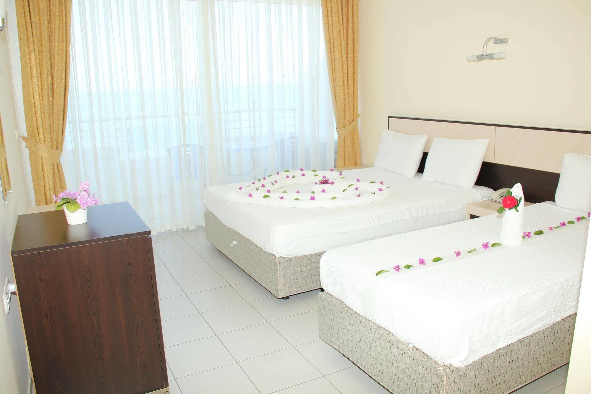 Hotel Side Beach Club 3*