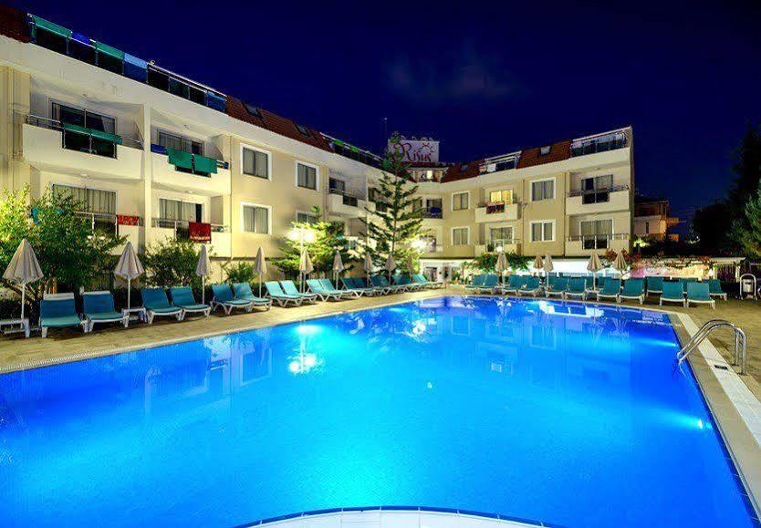 Hotel Risus Side