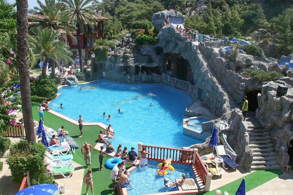 Grand Aquarium