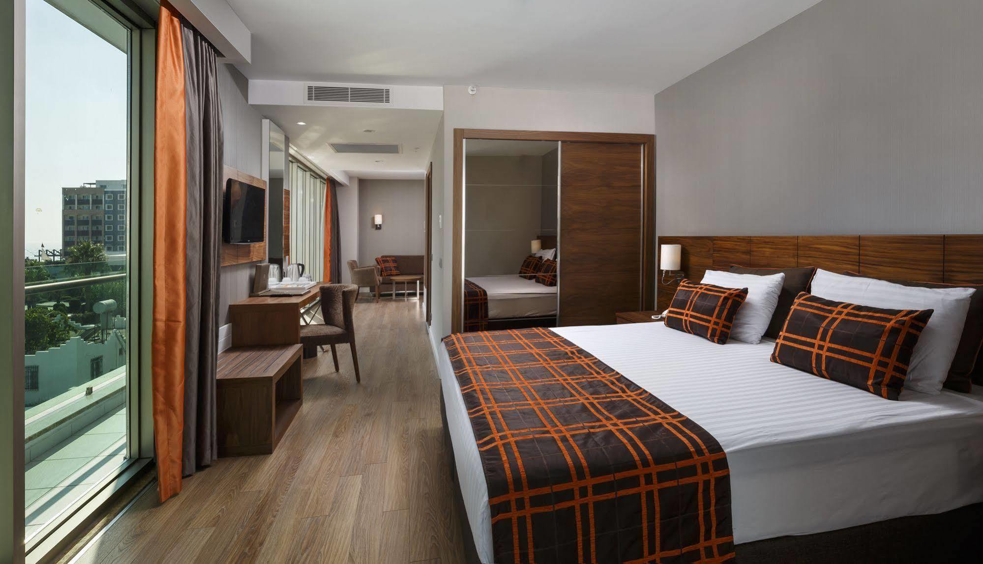 Sunport 5* Side