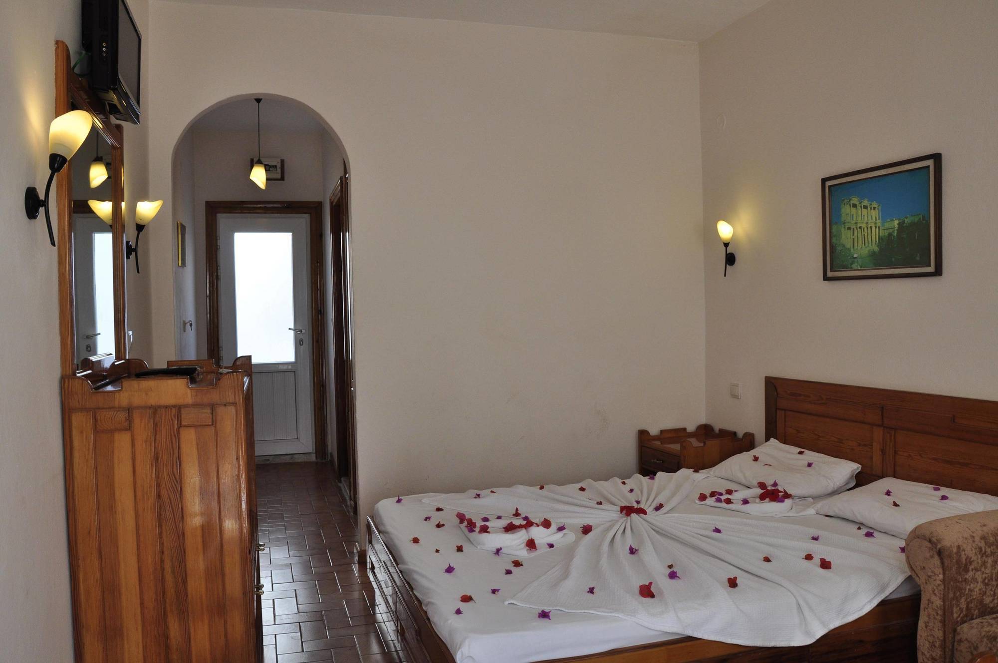 Nagi Hotel 3*