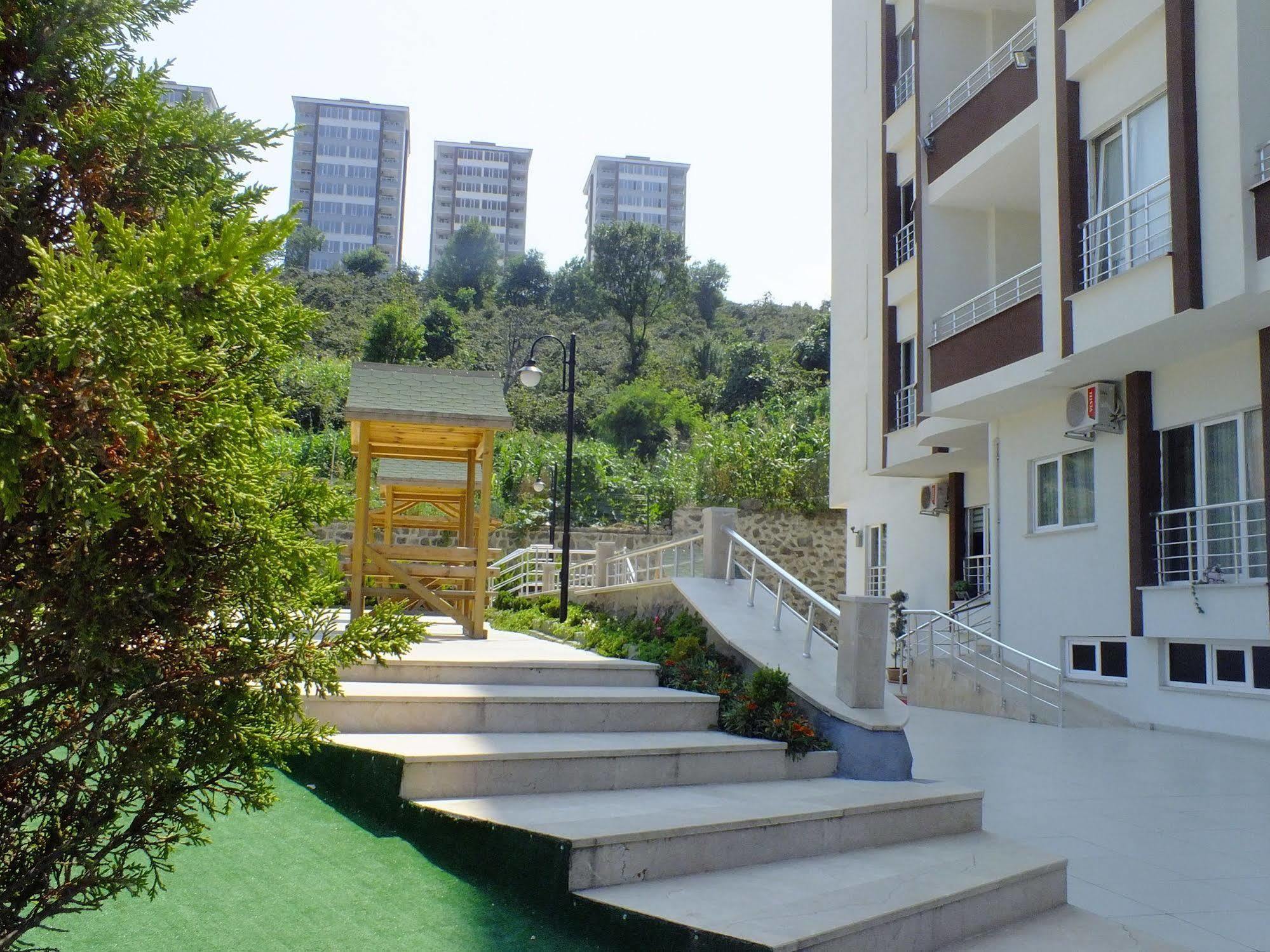 Royal Life Aparthotel 2*