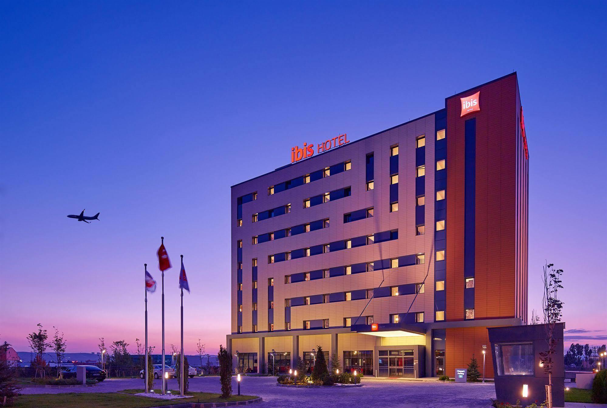 Hotel Ibis Airport 3*