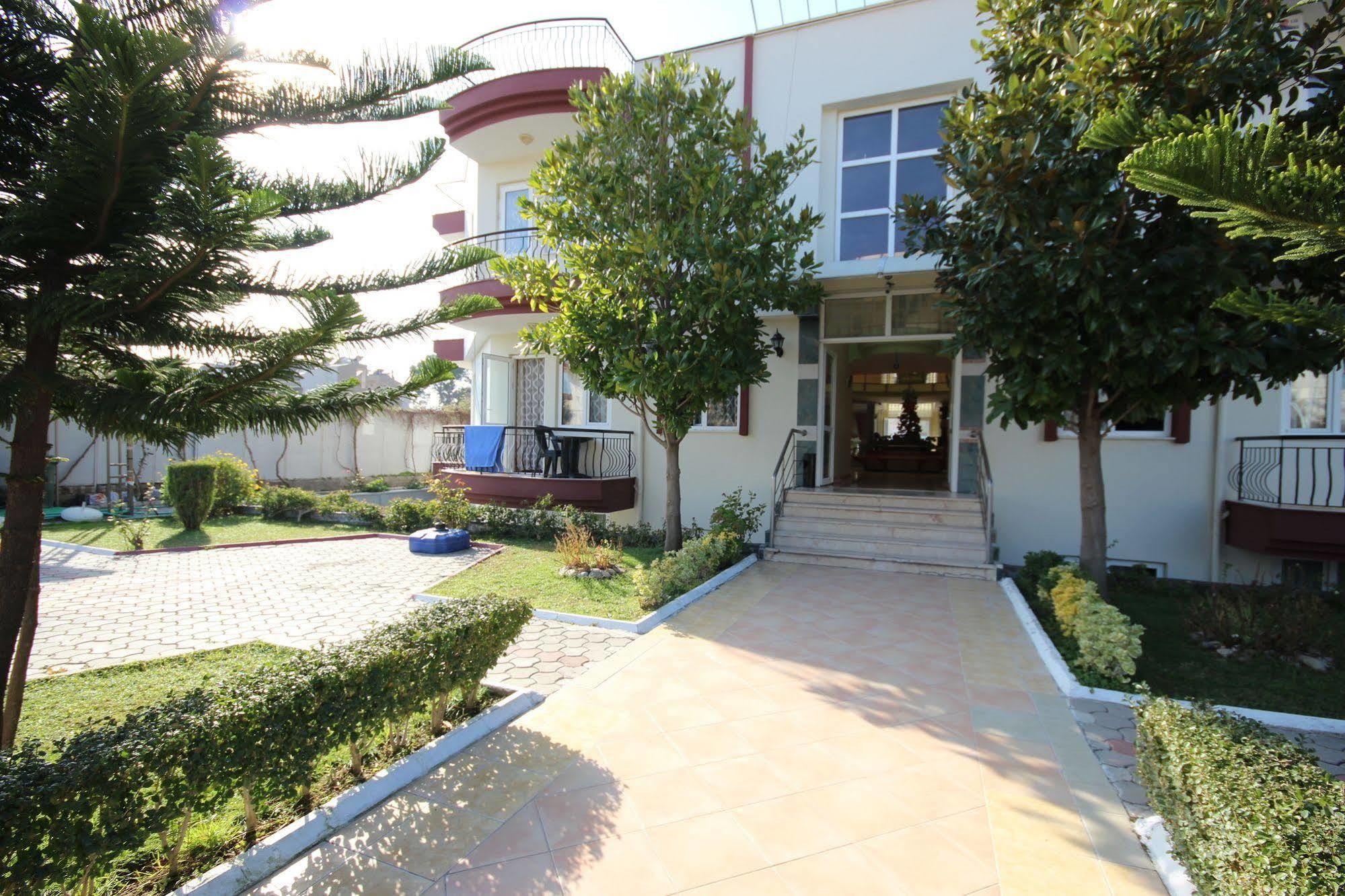 Minta Aparthotel 3*