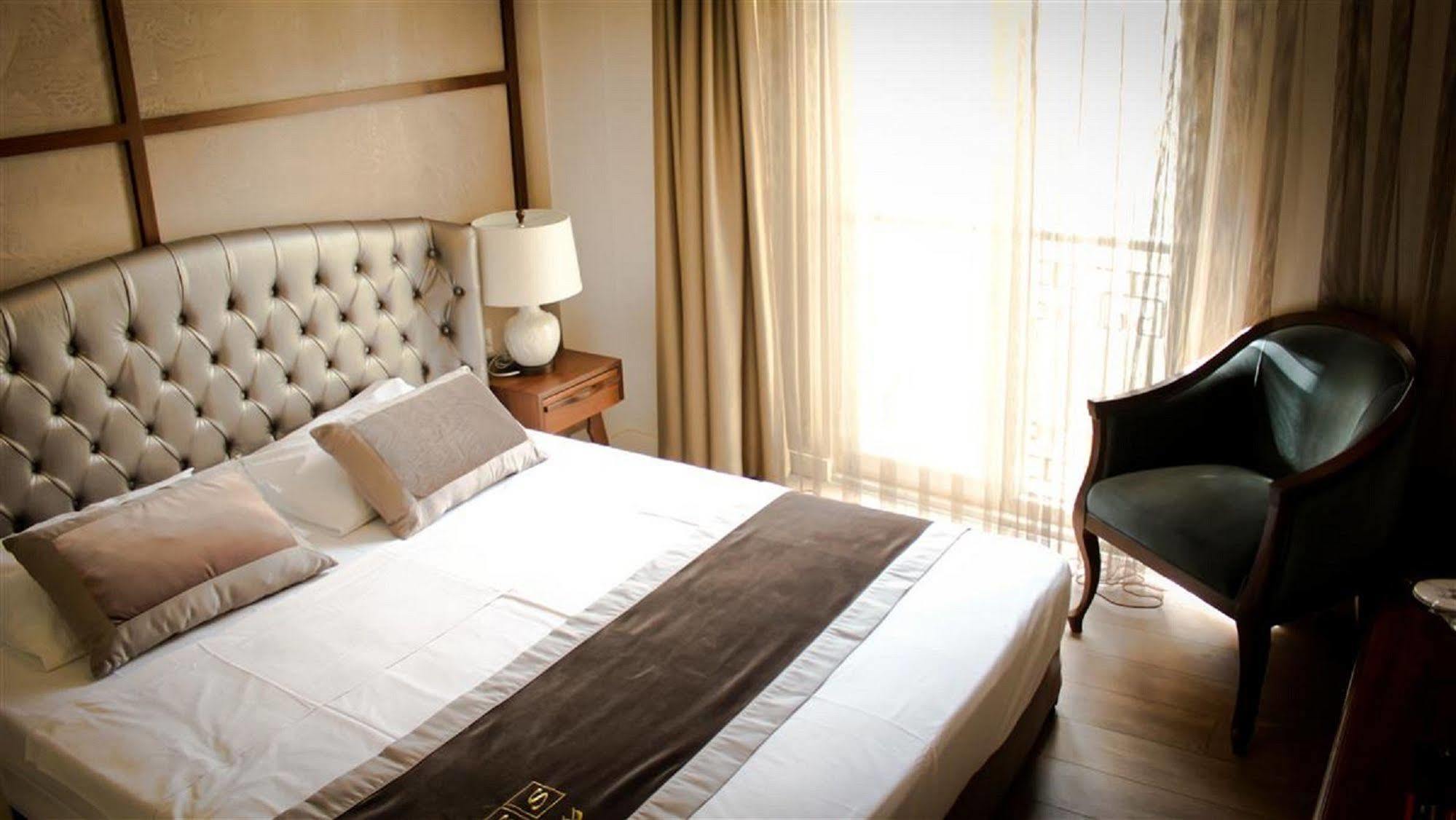 Orka Taksim & 4*