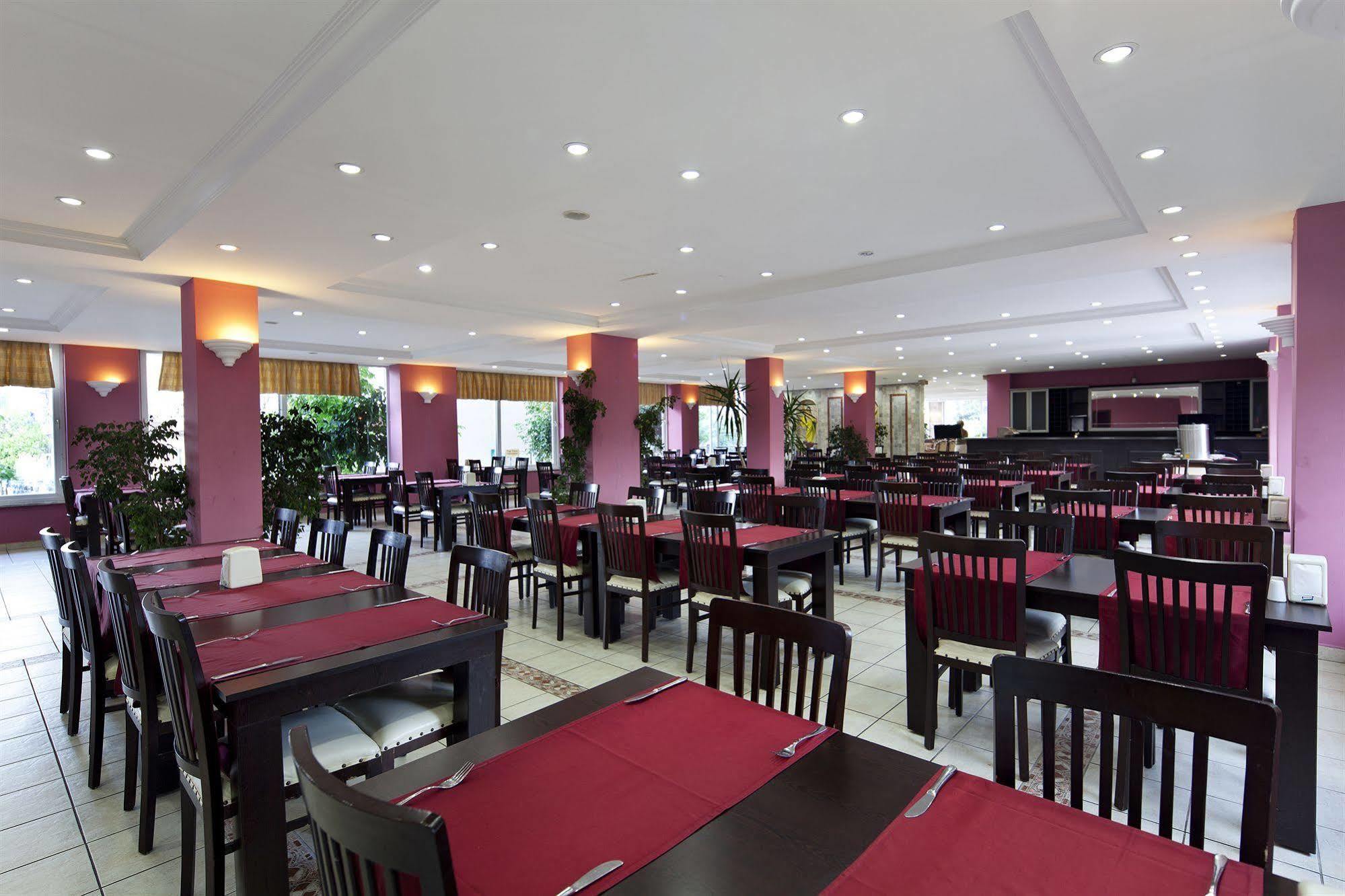Larissa Garden Kemer