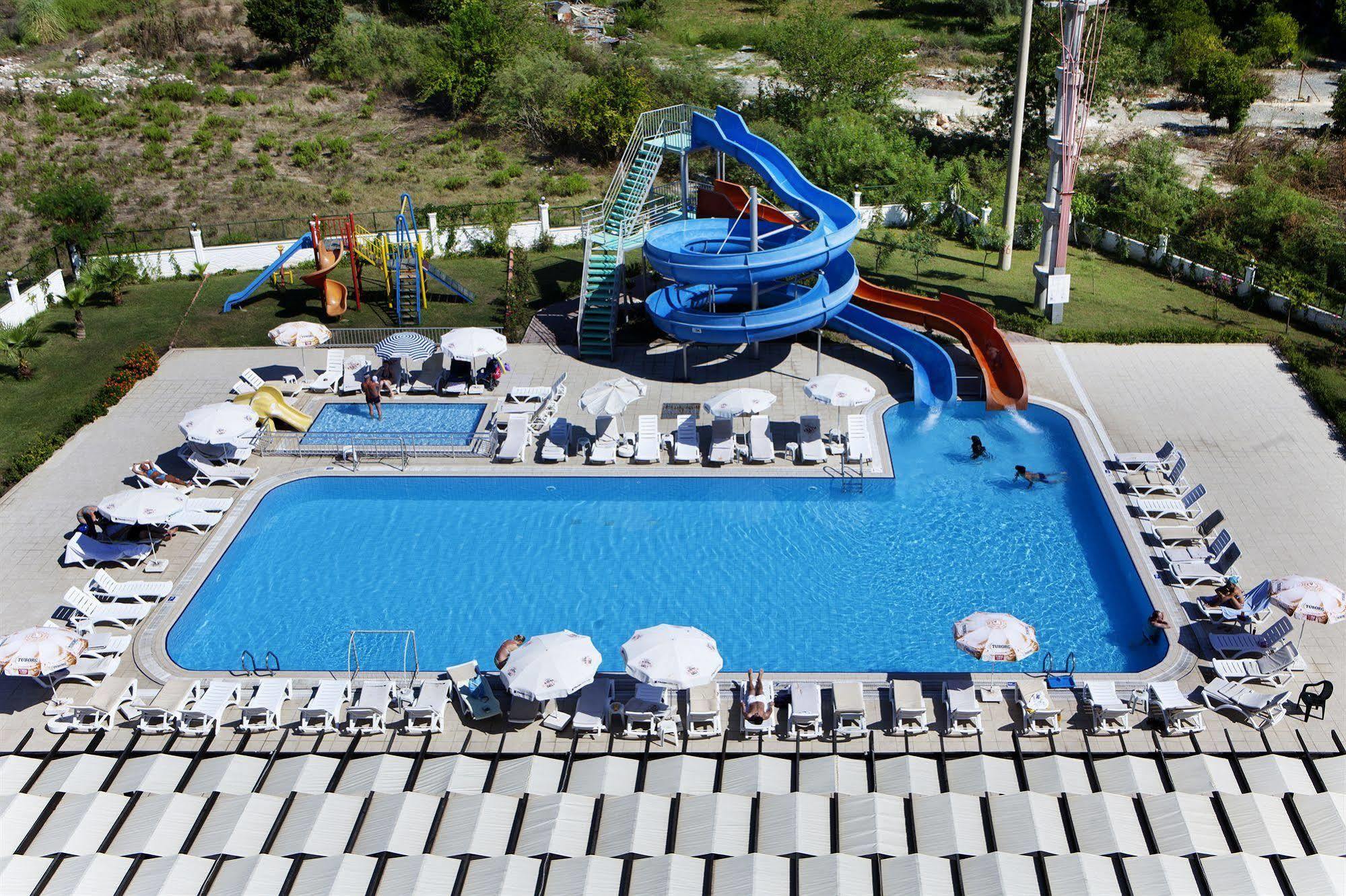Hotel Larissa Garden 4*