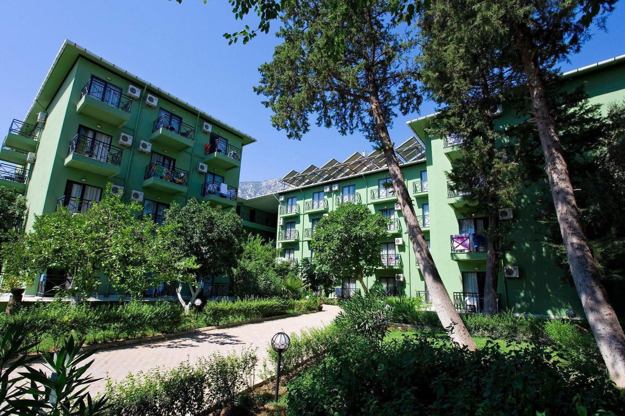 Larissa Garden 4*