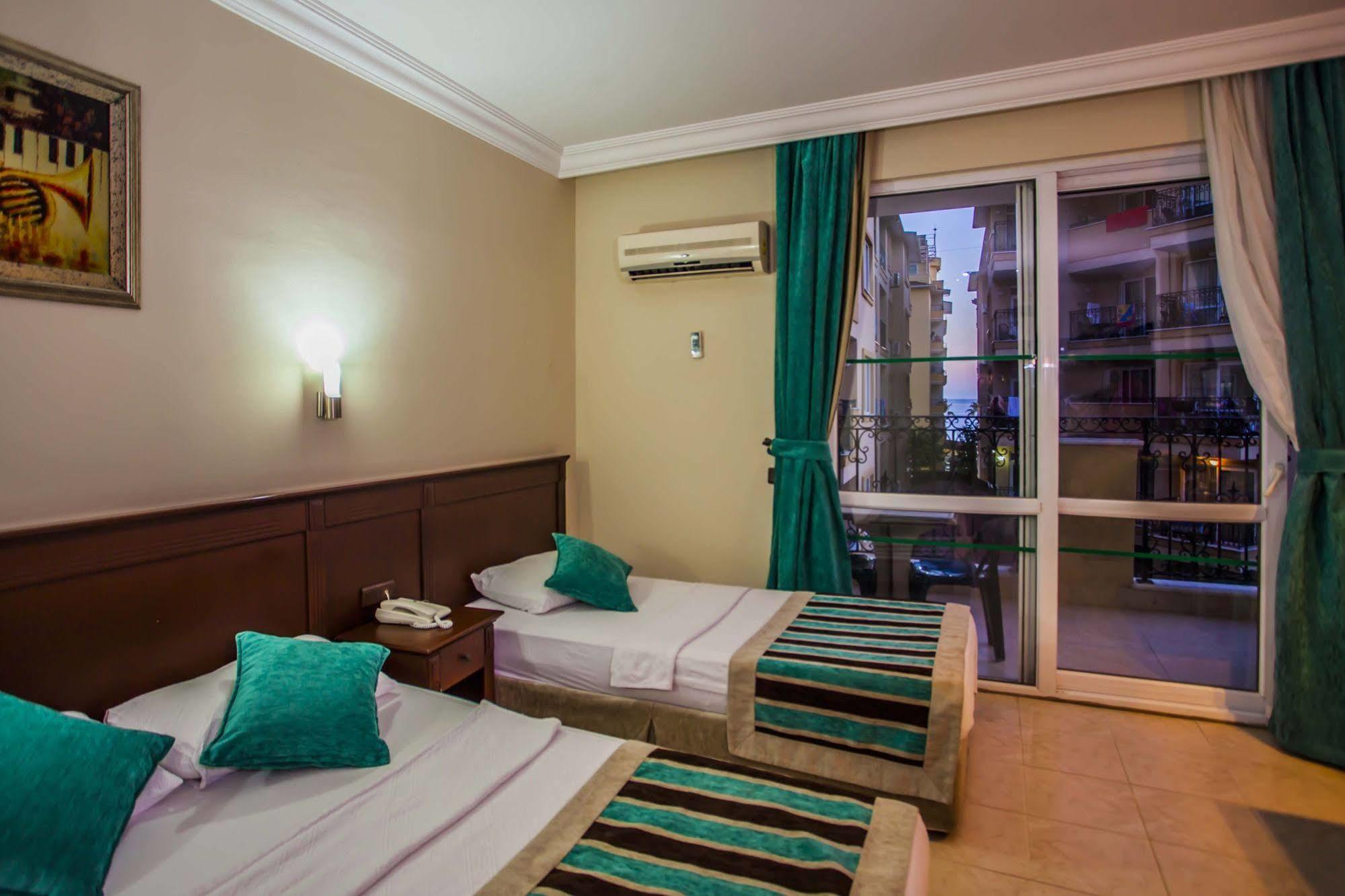 Kleopatra Royal Palm Resort 4*