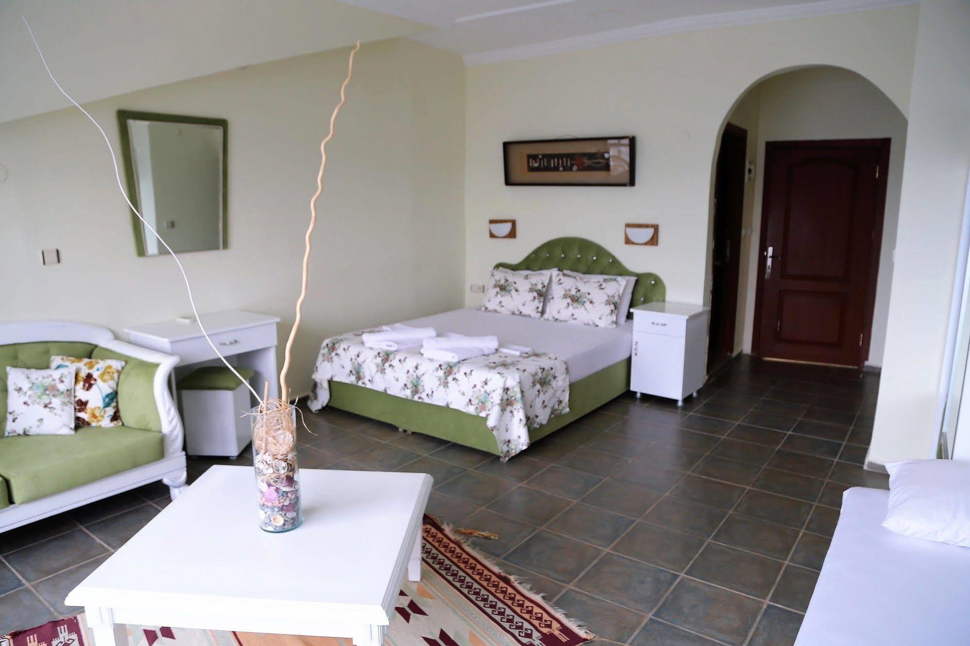 Dolphin Hotel